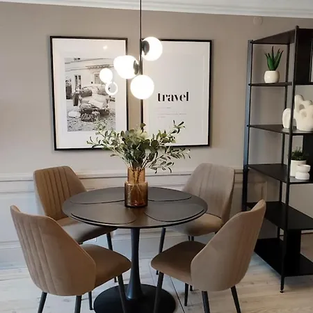 Stylish Old Town Gem Next To St Peter Church Lägenhet