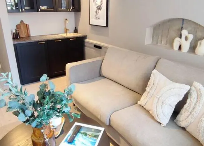 Stylish Old Town Gem Next To St Peter Church Lägenhet