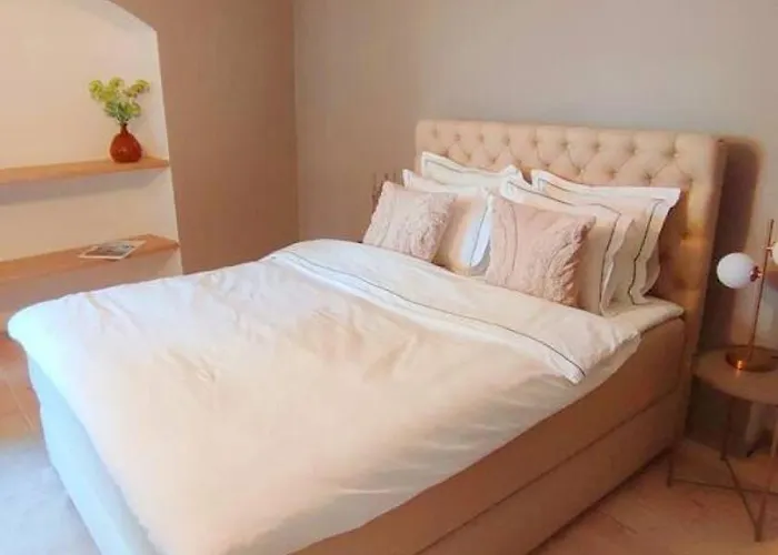 Stylish Old Town Gem Next To St Peter Church *