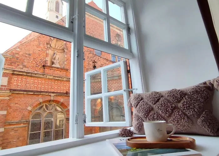 Апартаменты Stylish Old Town Gem Next To St Peter Church Рига