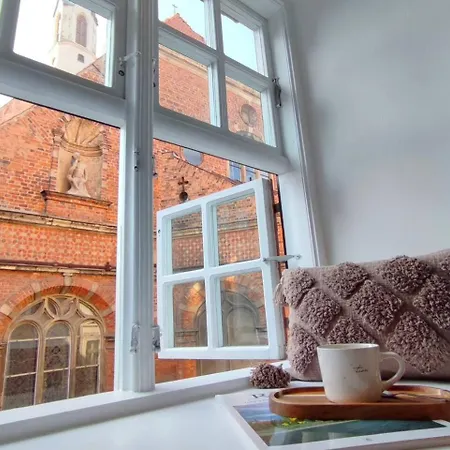 Апартаменти Stylish Old Town Gem Next To St Peter Church Рига