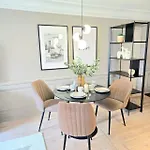 Апартаменты Stylish Old Town Gem Next To St Peter Church Рига